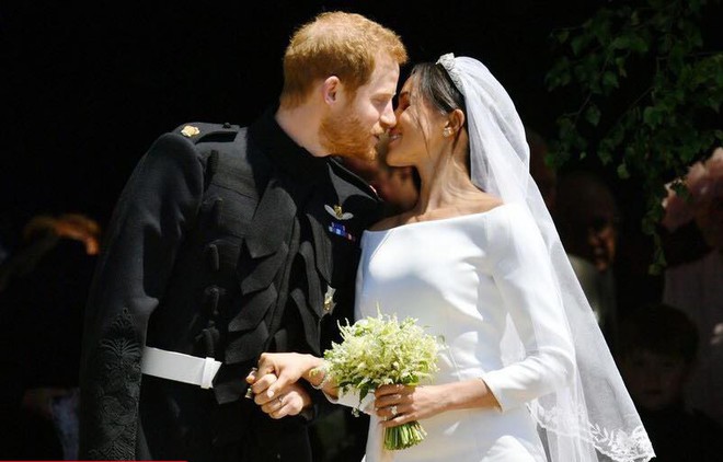 Đám cưới hoàng gia Anh: Hôn lễ kết thúc, cô dâu chú rể trao nhau nụ hôn ngọt ngào trước toàn thể mọi người - Ảnh 52.