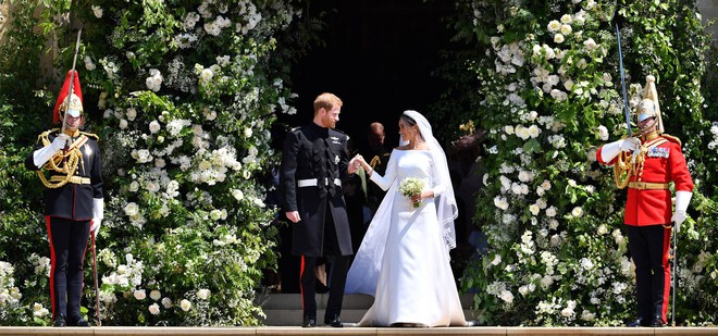 Dân mạng thích thú phát hiện khoảnh khắc quen thuộc trong đám cưới Hoàng tử Harry và Công nương Meghan, hóa ra là “nguyên bản” từ phim Lọ Lem - Ảnh 1.