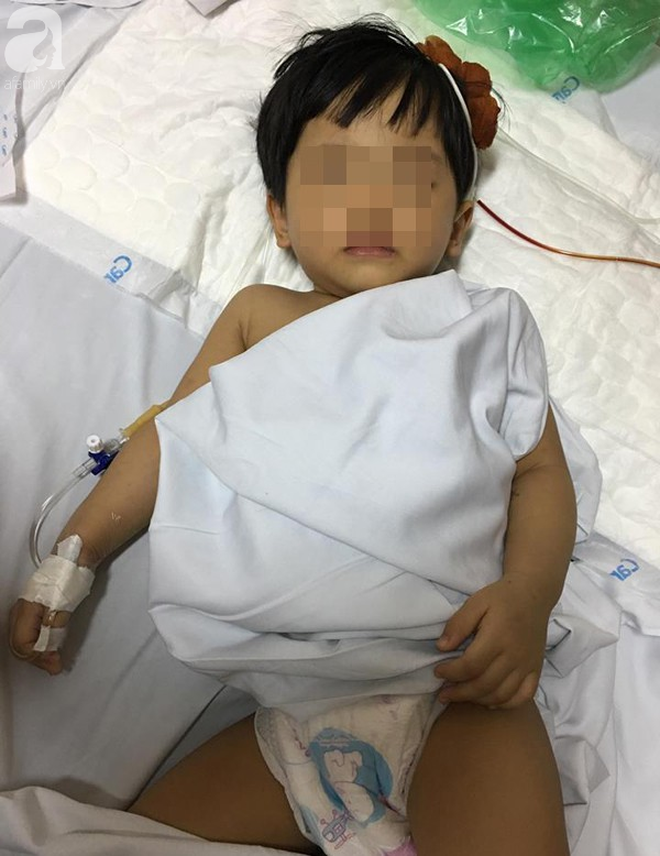 Mẹ bé gái 20 tháng tuổi bị liệt nửa người sau khi ngã rạn sọ ở trường mầm non tố trường rũ bỏ trách nhiệm - Ảnh 3.