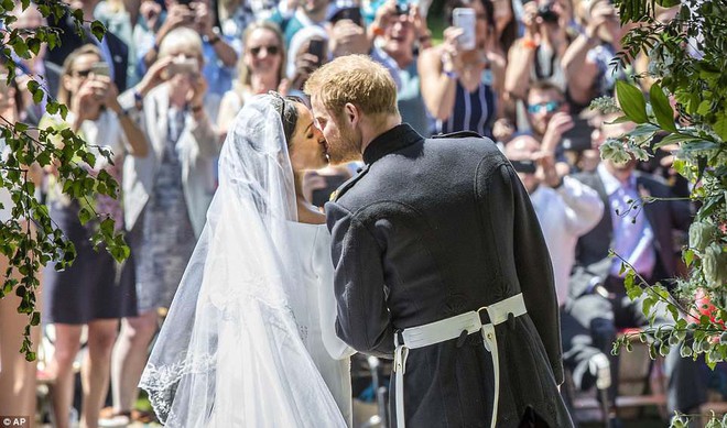 Những hình ảnh đầu tiên về đám cưới Hoàng gia đẹp mê mẩn chính thức được công bố - Ảnh 7.