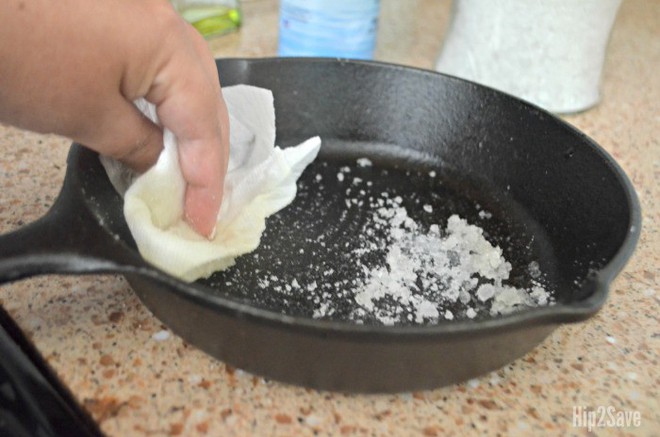 5 cách làm sạch vết bẩn ở xoong, nồi từ những nguyên liệu rẻ tiền sẵn có trong bếp - Ảnh 6.