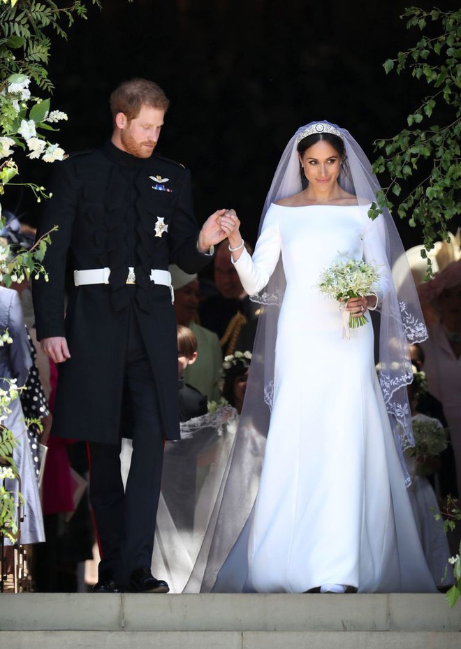 Váy cưới của Meghan Markle trong hôn lễ với người chồng đầu và váy cưới hiện tại: cả một sự lên đời ngoạn mục - Ảnh 1.