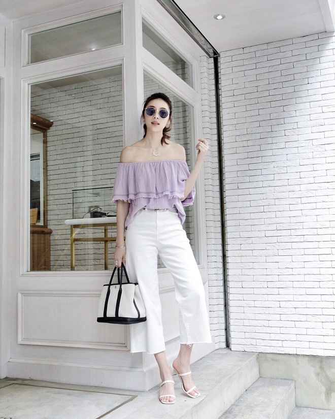 Vừa mát lại vừa điệu, tranh thủ cuối hè các nàng còn chờ gì mà không diện nốt 6 kiểu áo trễ vai hot hit này - Ảnh 12. Vừa mát lại vừa điệu, tranh thủ cuối hè các nàng còn chờ gì mà không diện nốt 6 kiểu áo trễ vai hot hit này - Ảnh 12.