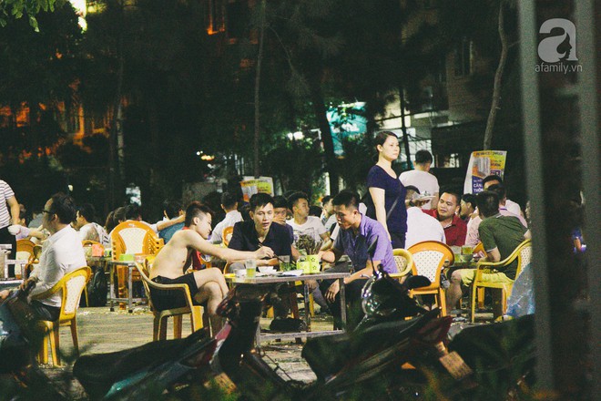 Nắng nóng, nhiều quán bia hơi ở Hà Nội nuốt chửng vỉa hè - Ảnh 12.