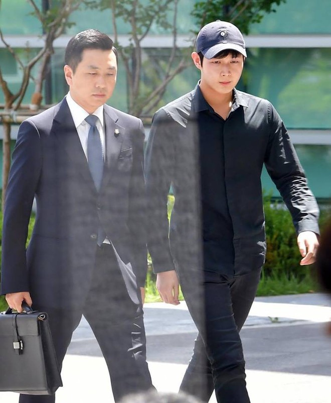 Đàn em của Song Joong Ki hầu tòa vì hành vi dùng dao đe dọa, quấy rối tình dục đồng nghiệp nữ - Ảnh 1.