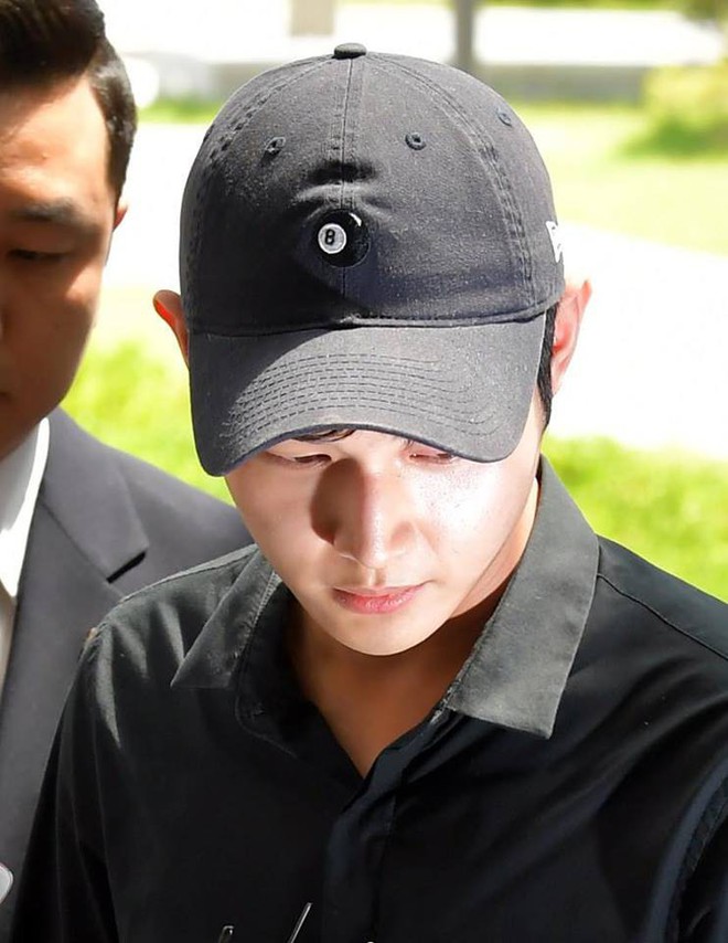 Đàn em của Song Joong Ki hầu tòa vì hành vi dùng dao đe dọa, quấy rối tình dục đồng nghiệp nữ - Ảnh 4. Đàn em của Song Joong Ki hầu tòa vì hành vi dùng dao đe dọa, quấy rối tình dục đồng nghiệp nữ - Ảnh 4.