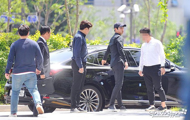 Đàn em của Song Joong Ki hầu tòa vì hành vi dùng dao đe dọa, quấy rối tình dục đồng nghiệp nữ - Ảnh 5. Đàn em của Song Joong Ki hầu tòa vì hành vi dùng dao đe dọa, quấy rối tình dục đồng nghiệp nữ - Ảnh 5.