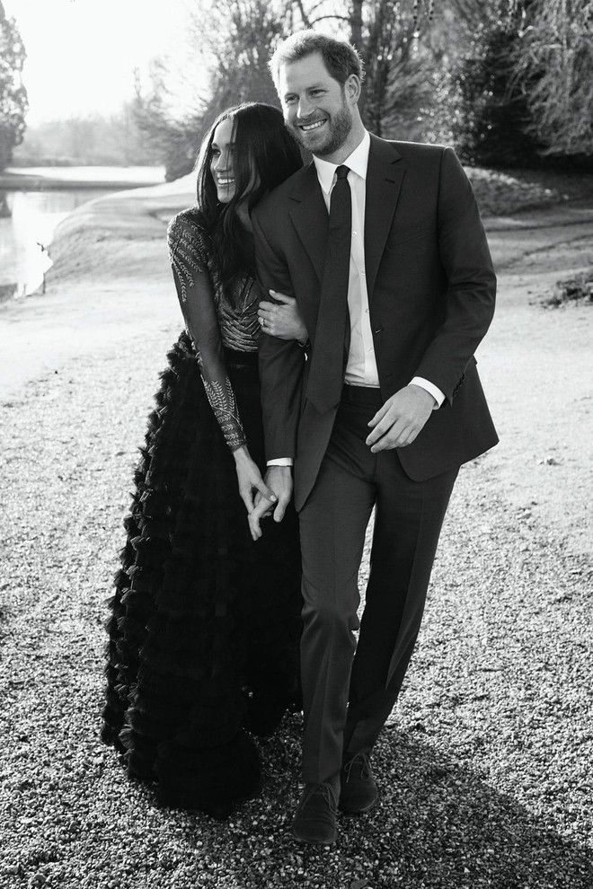 Bất ngờ với thân thế quyền quý của nhiếp ảnh gia đứng sau ảnh cưới tuyệt đẹp của Hoàng tử Harry và Công nương Meghan - Ảnh 6.