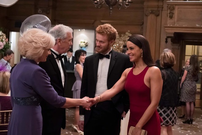 Tiết lộ 6 bí mật tình yêu giữa Hoàng tử Harry và Công nương Meghan qua bộ phim ngắn cảm động - Ảnh 4.