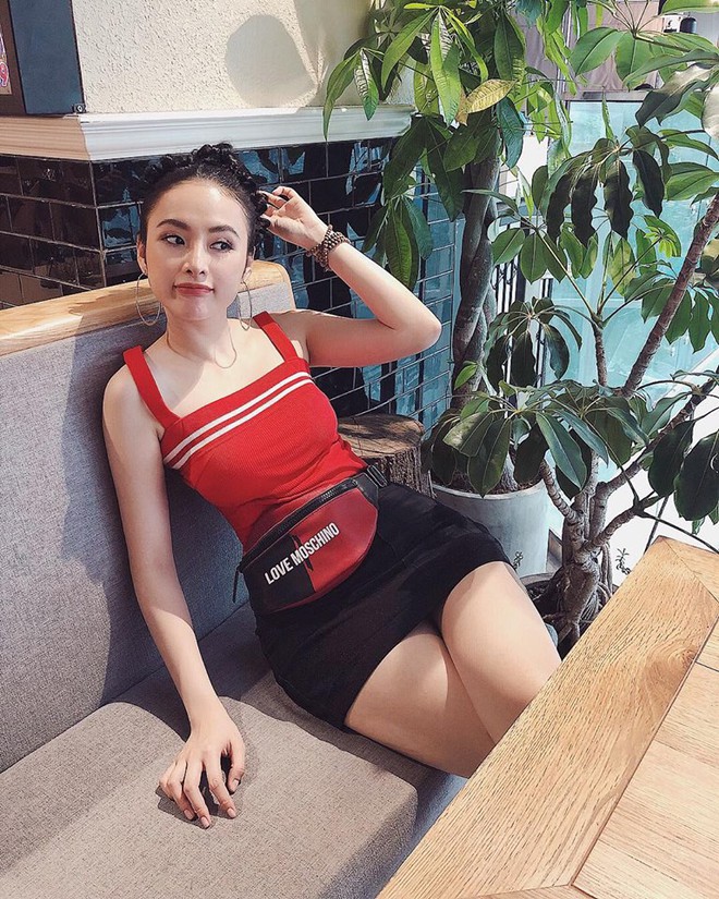 Street style tuần này ngược đời ở chỗ: Kỳ Duyên sexy táo bạo, Ngọc Trinh lại kín đáo nhẹ nhàng - Ảnh 9.