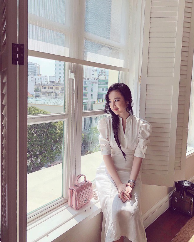 Street style tuần này ngược đời ở chỗ: Kỳ Duyên sexy táo bạo, Ngọc Trinh lại kín đáo nhẹ nhàng - Ảnh 10.