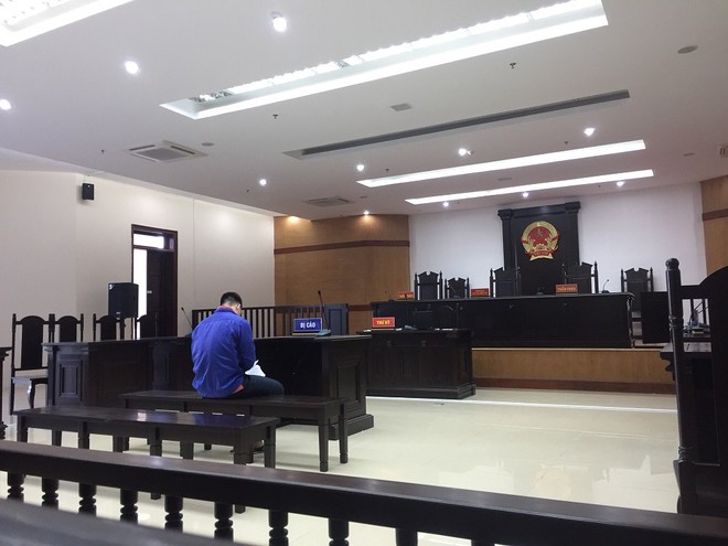 Hoãn phiên xử phúc thẩm cựu cán bộ ngân hàng dâm ô bé gái ở Hà Nội - Ảnh 1.