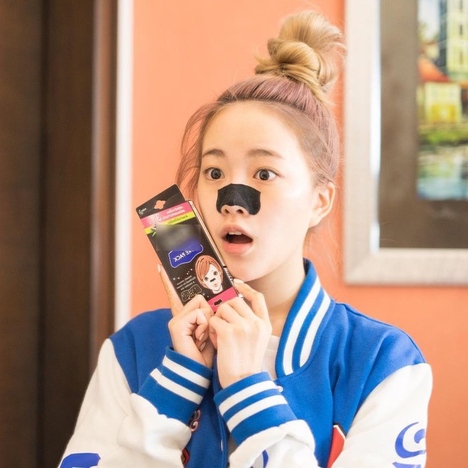 Theo bác sĩ da liễu, miếng dán lột mụn không hề tốt, và đây là cách thay thế mà bạn nên áp dụng - Ảnh 1.