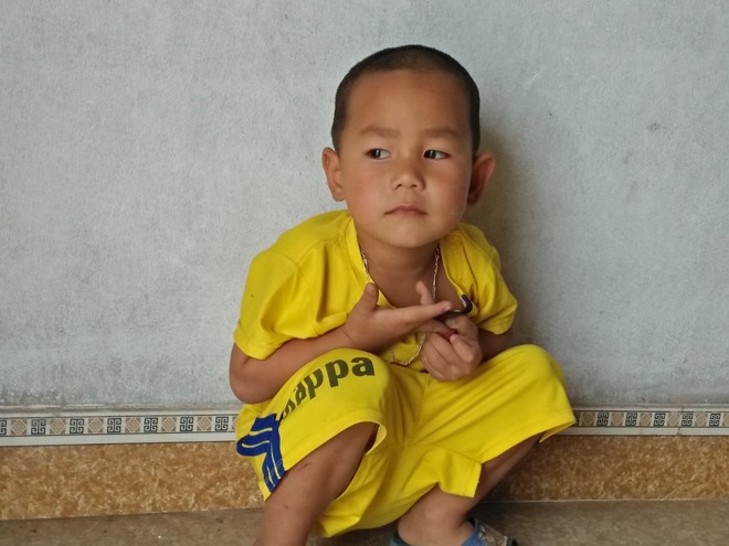 Bé trai 4 tuổi có cha bị mất hết nhận thức, mẹ ôm em bỏ đi biệt tích khiến ai cũng xót thương - Ảnh 3. Bé trai 4 tuổi có cha bị mất hết nhận thức, mẹ ôm em bỏ đi biệt tích khiến ai cũng xót thương - Ảnh 3.