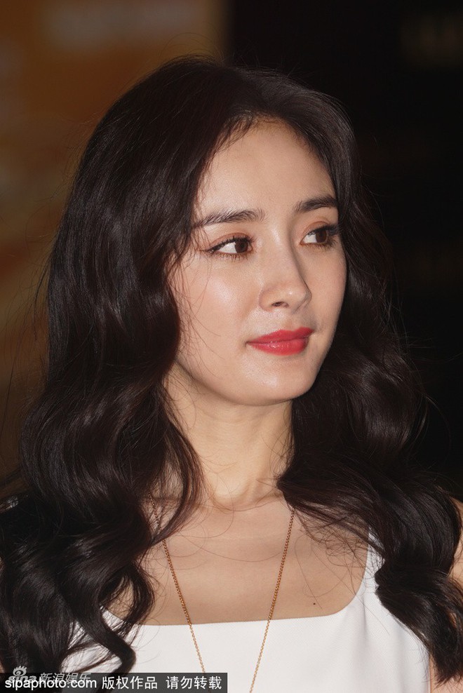 Ồn ào quỵt tiền từ thiện vẫn chưa hạ nhiệt, Dương Mịch lại bị chê già nua, kém tươi khi đi sự kiện - Ảnh 1. Ồn ào quỵt tiền từ thiện vẫn chưa hạ nhiệt, Dương Mịch lại bị chê già nua, kém tươi khi đi sự kiện - Ảnh 1.