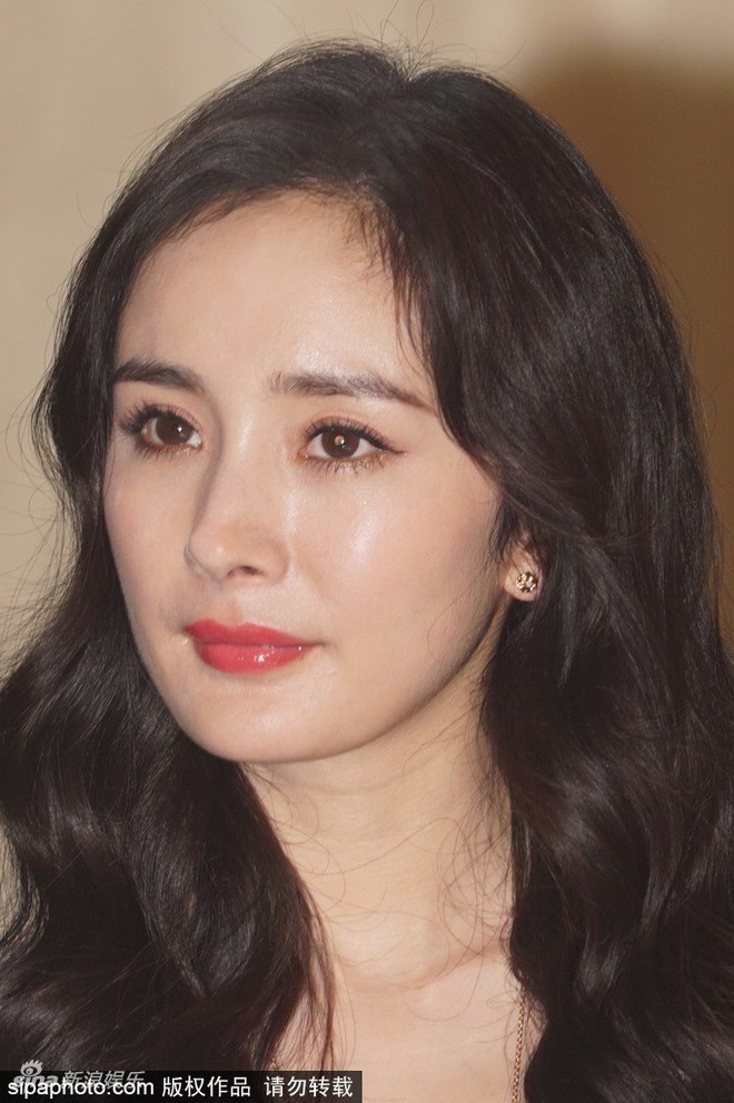 Ồn ào quỵt tiền từ thiện vẫn chưa hạ nhiệt, Dương Mịch lại bị chê già nua, kém tươi khi đi sự kiện - Ảnh 6. Ồn ào quỵt tiền từ thiện vẫn chưa hạ nhiệt, Dương Mịch lại bị chê già nua, kém tươi khi đi sự kiện - Ảnh 6.