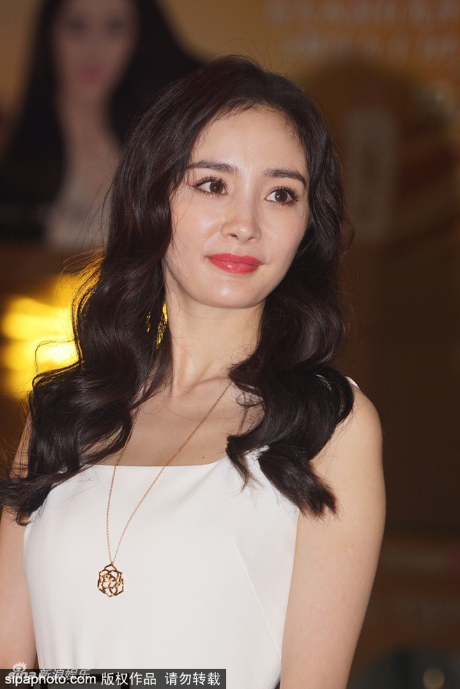 Ồn ào quỵt tiền từ thiện vẫn chưa hạ nhiệt, Dương Mịch lại bị chê già nua, kém tươi khi đi sự kiện - Ảnh 7. Ồn ào quỵt tiền từ thiện vẫn chưa hạ nhiệt, Dương Mịch lại bị chê già nua, kém tươi khi đi sự kiện - Ảnh 7.