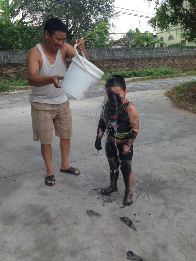 Cậu bé mũm mĩm khiến dân mạng vừa thương vừa phì cười khi mới tập xe đạp nhưng cứ tưởng mình là tay lái lụa - Ảnh 3.