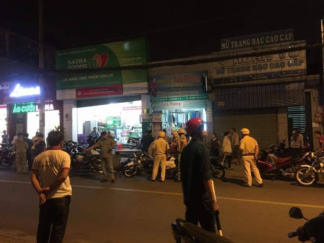 TP.HCM: Bị truy đuổi, tên cướp dùng dao đâm hai người bị thương nặng - Ảnh 1.