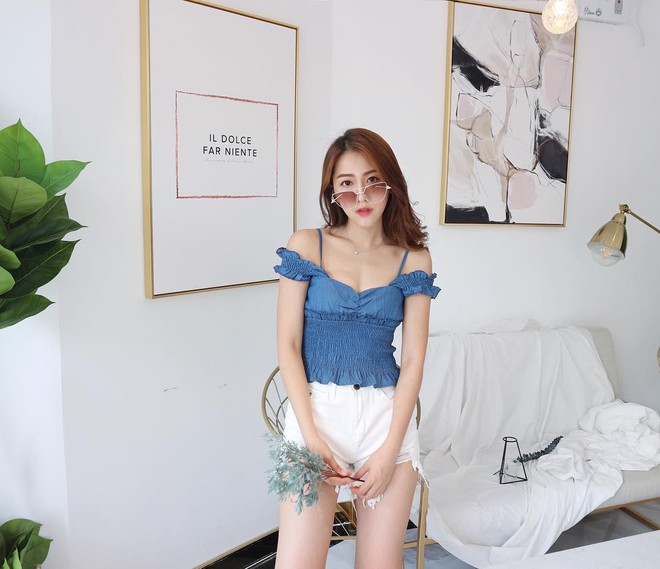 Vừa mát lại vừa điệu, tranh thủ cuối hè các nàng còn chờ gì mà không diện nốt 6 kiểu áo trễ vai hot hit này - Ảnh 17. Vừa mát lại vừa điệu, tranh thủ cuối hè các nàng còn chờ gì mà không diện nốt 6 kiểu áo trễ vai hot hit này - Ảnh 17.