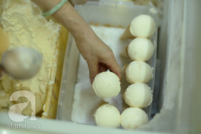 3 cửa hàng kem bình dân đi cùng năm tháng với người Hà Nội - Ảnh 4.