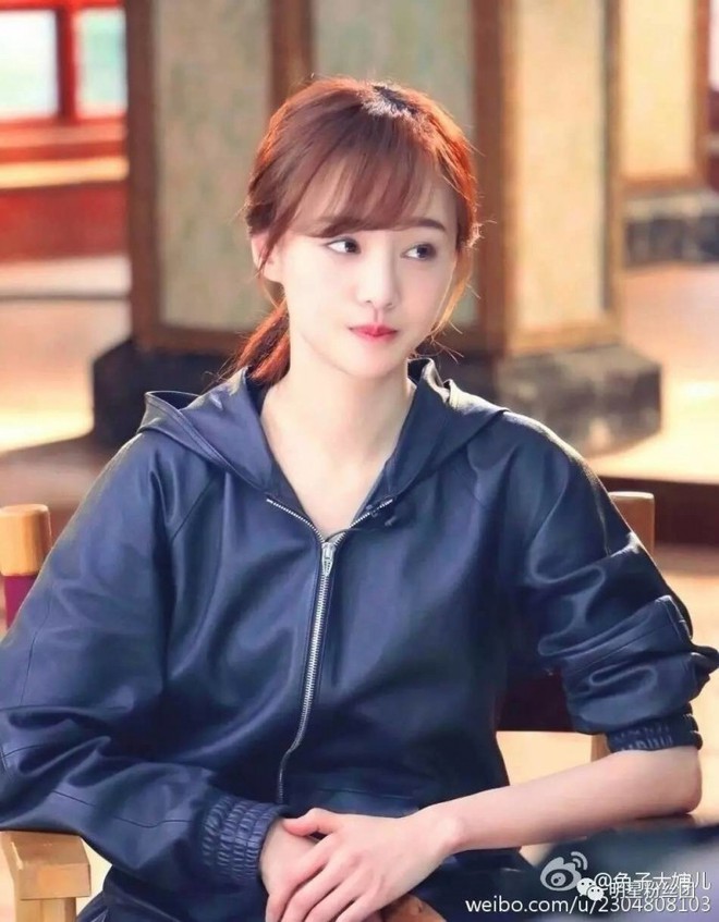 Nữ thần Kim Ưng 2018: Địch Lệ Nhiệt Ba và Quan Hiểu Đồng cùng là ứng cử viên sáng giá - Ảnh 2. Nữ thần Kim Ưng 2018: Địch Lệ Nhiệt Ba và Quan Hiểu Đồng cùng là ứng cử viên sáng giá - Ảnh 2.