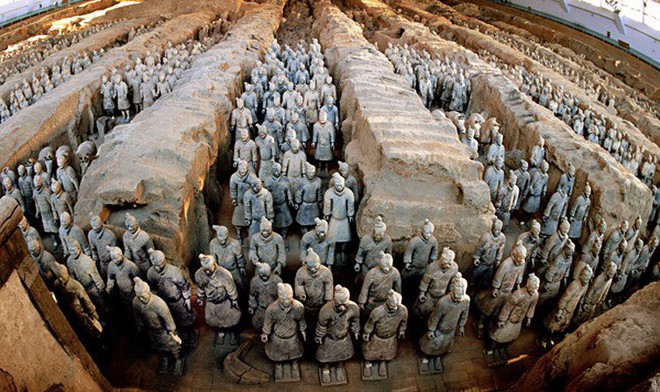 Tục tuẫn táng Trung Hoa: Phi tần bị ép uống thuốc độc, đổ thủy ngân vào người và hàng loạt phương pháp man rợ trước khi bị chôn sống cùng vua - Ảnh 2.