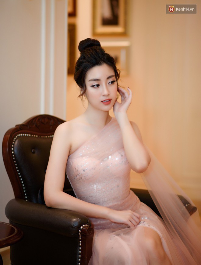 Sau khi lọt Top Hoa hậu đẹp nhất năm 2017, Mỹ Linh gây chú ý với nhan sắc mong manh như công chúa tại sự kiện - Ảnh 2.