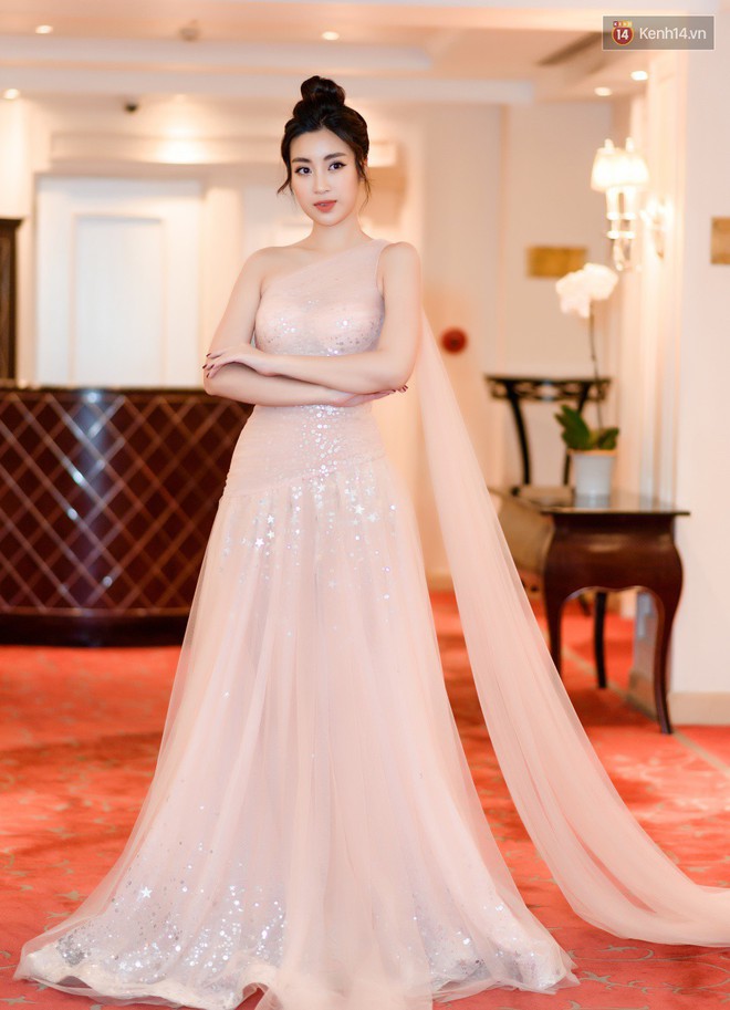Sau khi lọt Top Hoa hậu đẹp nhất năm 2017, Mỹ Linh gây chú ý với nhan sắc mong manh như công chúa tại sự kiện - Ảnh 5.