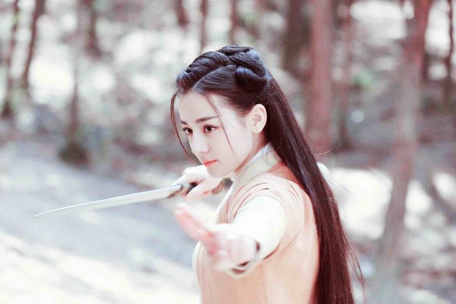 Nữ thần Kim Ưng 2018: Địch Lệ Nhiệt Ba và Quan Hiểu Đồng cùng là ứng cử viên sáng giá - Ảnh 6. Nữ thần Kim Ưng 2018: Địch Lệ Nhiệt Ba và Quan Hiểu Đồng cùng là ứng cử viên sáng giá - Ảnh 6.