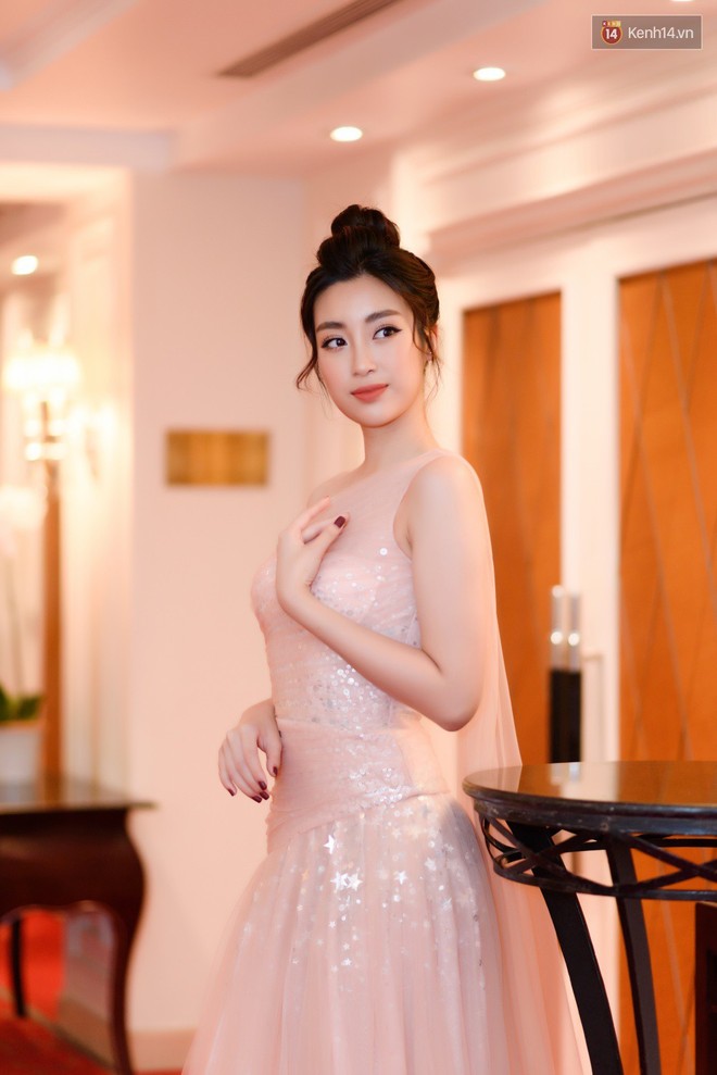 Sau khi lọt Top Hoa hậu đẹp nhất năm 2017, Mỹ Linh gây chú ý với nhan sắc mong manh như công chúa tại sự kiện - Ảnh 6.