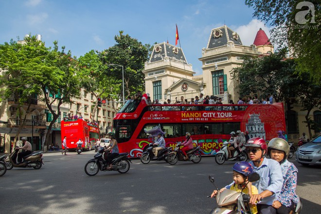 Xe buýt 2 tầng chính thức lăn bánh trên đường phố Hà Nội - Ảnh 8.