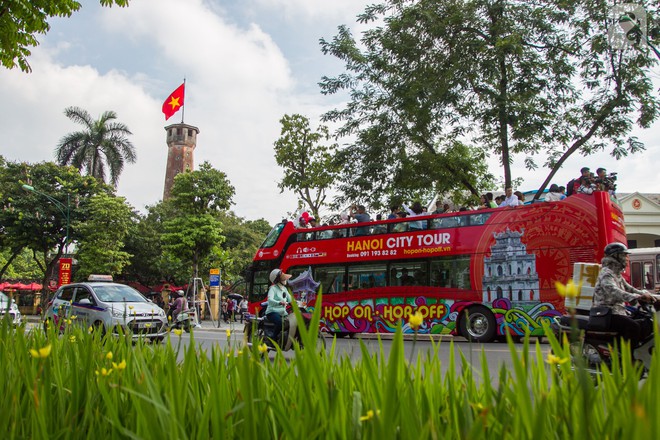 Xe buýt 2 tầng chính thức lăn bánh trên đường phố Hà Nội - Ảnh 10.