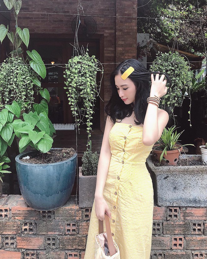 Hà Hồ một mình “chơi trội” trong street style tuần này với áo khoác cổ lông ấm áp - Ảnh 8.