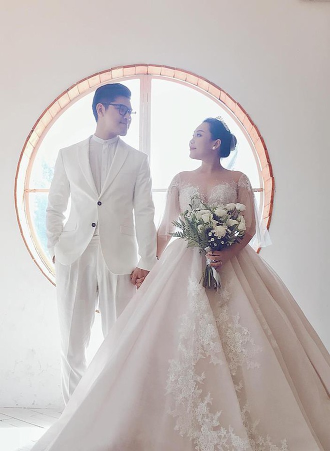 Những hình ảnh và tiết lộ đầu tiên về đám cưới của nhà văn Gào cô dâu 3 con sau 10 năm sống thật trải nghiệm hôn nhân - Ảnh 7. Những hình ảnh và tiết lộ đầu tiên về đám cưới của nhà văn Gào cô dâu 3 con sau 10 năm sống thật trải nghiệm hôn nhân - Ảnh 7.