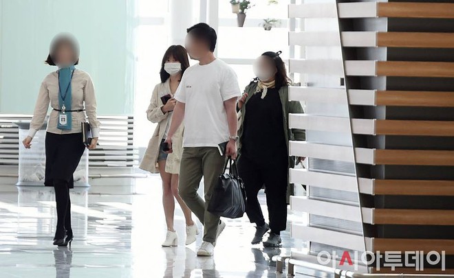 Song Hye Kyo một mình xuất hiện tại sân bay, lần đầu đi sự kiện xa mà vắng bóng chồng - Ảnh 5. Song Hye Kyo một mình xuất hiện tại sân bay, lần đầu đi sự kiện xa mà vắng bóng chồng - Ảnh 5.