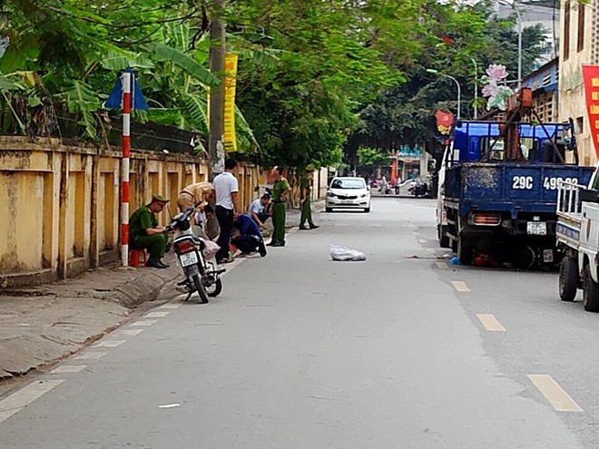 Chồng của 3 mẹ con tử vong do xe tải lùi phải: Sao ông trời lại cướp mất vợ con tôi đi trong giây lát như thế - Ảnh 2.