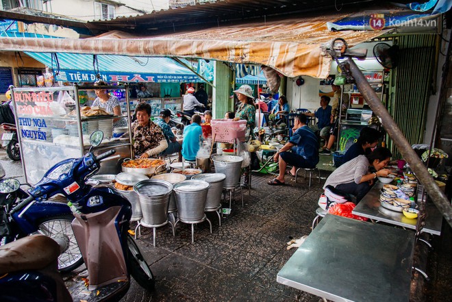 Chủ quán nói gì trước hình ảnh được cho là Trường Giang - Nhã Phương tái hợp cùng đi ăn vào chiều qua? - Ảnh 4.