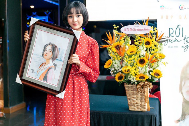 Hiền Hồ diện váy chấm bi xinh như búp bê trong ngày ra mắt MV buồn tựa phim Hàn - Ảnh 3.
