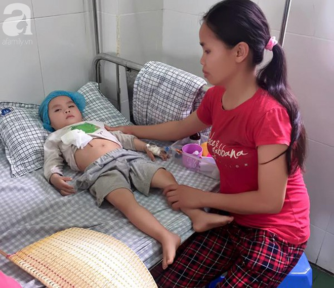 Phú Thọ: Tận cùng nỗi đau của người mẹ bị tật ôm con trai mắc bệnh viêm màng não khắp các Bệnh viện suốt 2 năm trời - Ảnh 2.