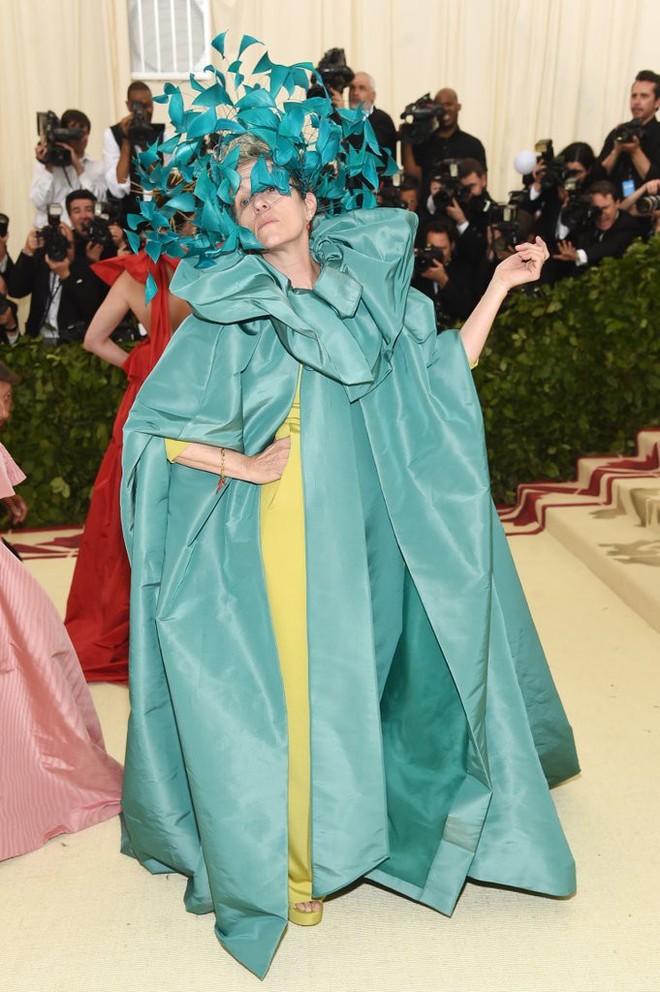 Đủ mọi sắc thái từ hở bạo, rườm rà đến... đáng sợ trên thảm đỏ Met Gala 2018 - Ảnh 11.