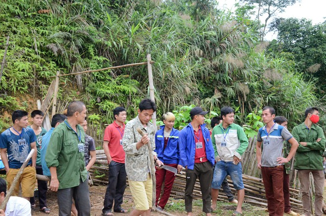 Nhân chứng hãi hùng kể lại giây phút nam thanh niên sát hại 4 người: “Hắn cầm dao la hét, đốt nhà giữa đêm. Chúng tôi sợ không dám làm gì” - Ảnh 2.