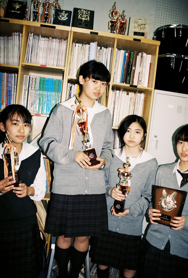 Bộ ảnh độc đáo lột tả cuộc sống nữ sinh trung học Nhật Bản những giờ phút bên ngoài giảng đường - Ảnh 3.