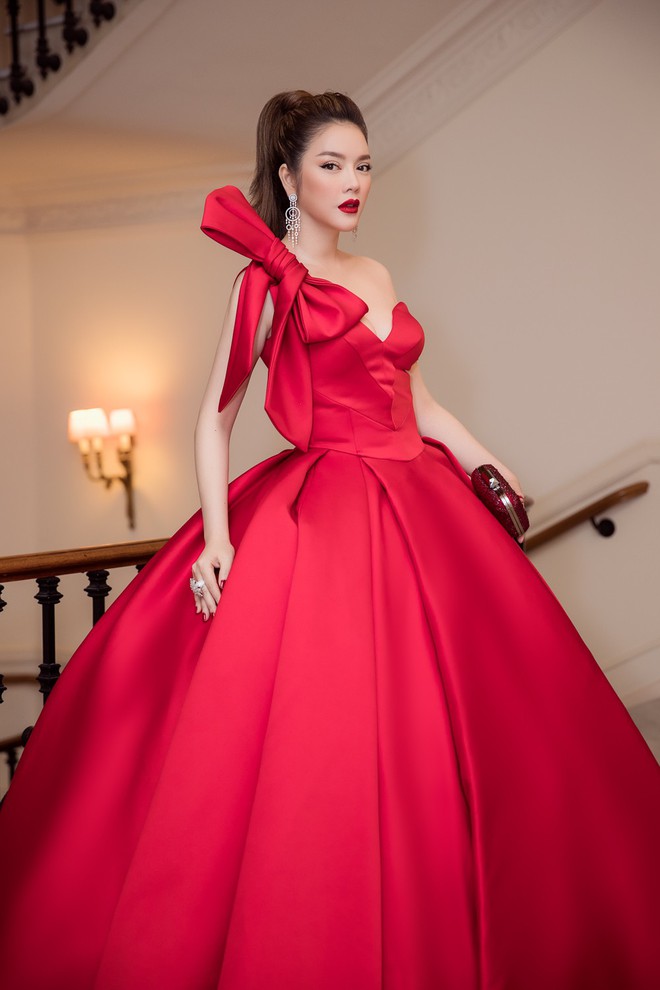 Đầm đỏ khoe vòng 1 hút mắt cùng đôi môi nhũ long lanh, Lý Nhã Kỳ chính là người đẹp nổi nhất thảm đỏ LHP Cannes 2018 - Ảnh 6.