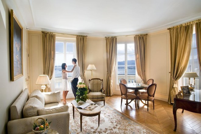 Chiêm ngưỡng nơi ở của Phạm Băng Băng ở Cannes: Phòng VIP khách sạn 5 sao mang tên “nữ hoàng showbiz” giá 120 triệu đồng/đêm, view phóng thẳng ra bãi biển xinh đẹp - Ảnh 12.