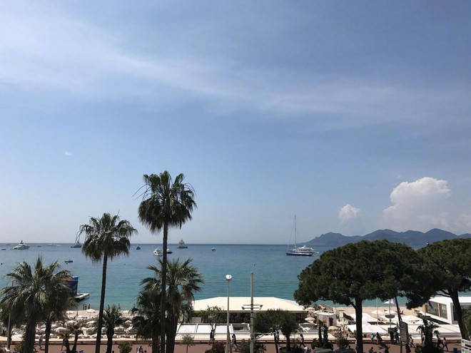 Chiêm ngưỡng nơi ở của Phạm Băng Băng ở Cannes: Phòng VIP khách sạn 5 sao mang tên “nữ hoàng showbiz” giá 120 triệu đồng/đêm, view phóng thẳng ra bãi biển xinh đẹp - Ảnh 6.