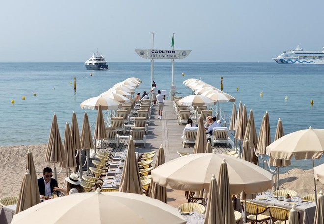 Chiêm ngưỡng nơi ở của Phạm Băng Băng ở Cannes: Phòng VIP khách sạn 5 sao mang tên “nữ hoàng showbiz” giá 120 triệu đồng/đêm, view phóng thẳng ra bãi biển xinh đẹp - Ảnh 9.