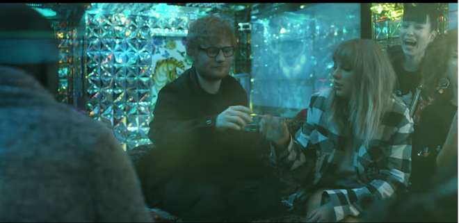 Ed Sheeran - Taylor Swift khiến fan ghen tị vì quá mức thân thiết trong MV mới - Ảnh 3.