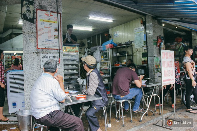 Ở Sài Gòn có 1 quán mì vịt tiềm 32 năm siêu mắc nhưng lúc nào cũng đắt khách - Ảnh 6.