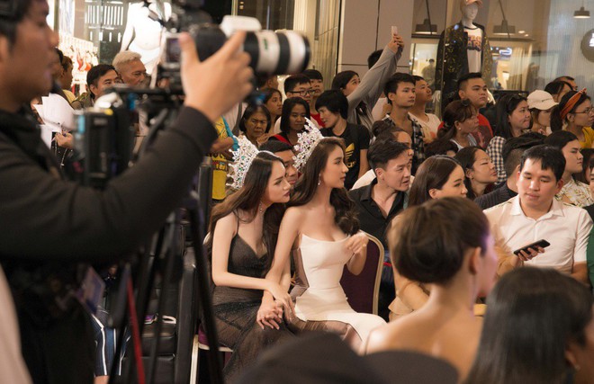 Hoa hậu Hương Giang hội ngộ Nong Poy, Yoshi trên thảm đỏ sự kiện tại Thái - Ảnh 6.